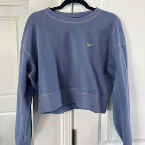 Nike Women's Therma Icon Clash Crewneck Sweatshirt Gold Swoosh